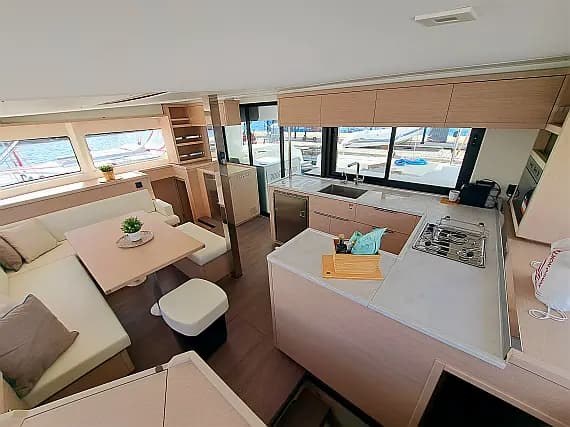 Lagoon 46 in Ibiza / Sant Antoni de Portmany Port - Photo 2