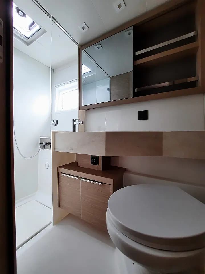 Lagoon 46 in Sicily / Furnari / Marina Portorosa - Photo 4
