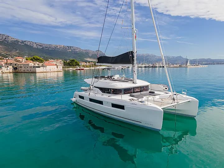 Lagoon 51 in Kaštel Gomilica / Marina Kaštela - Photo 4