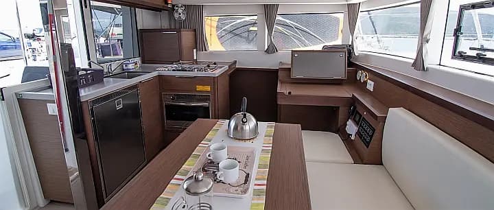 Lagoon 40 in Lefkada / Port of Lefkas - Photo 2