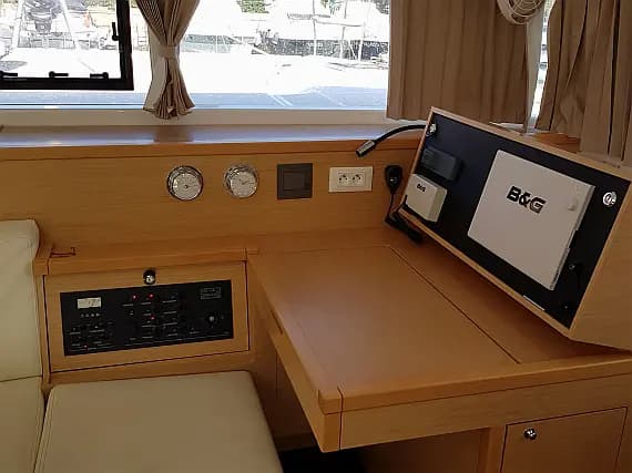 Lagoon 400 S2 in Sicily / Furnari / Marina Portorosa - Photo 2