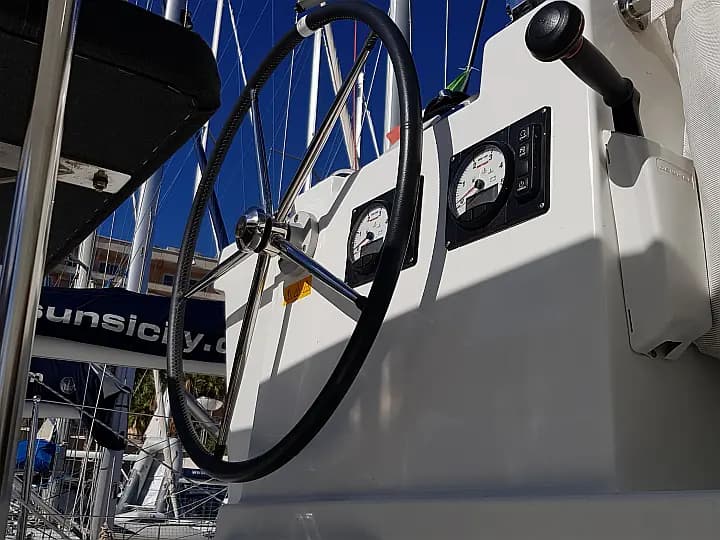 Lagoon 400 S2 in Sicily / Furnari / Marina Portorosa - Photo 4