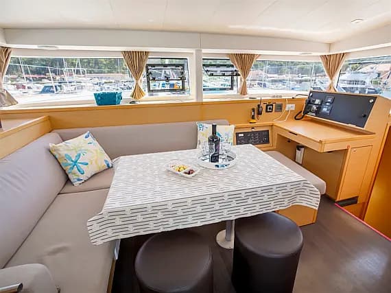 Lagoon 400 S2 in Split / ACI Marina Split - Photo 2