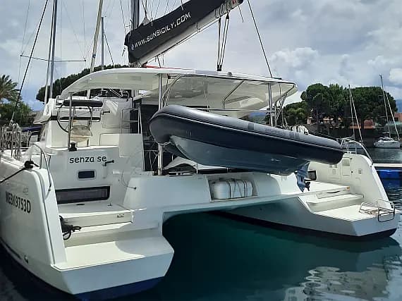 Lagoon 42 in Sicily / Furnari / Marina Portorosa - image 1