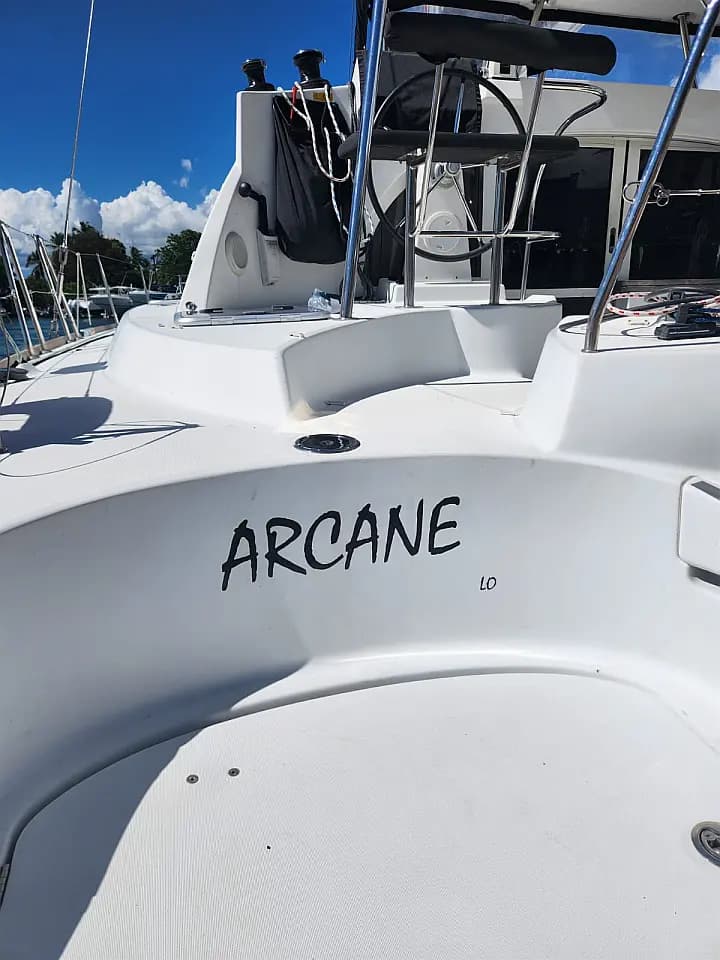 Lagoon 380 in Guadeloupe / Pointe-à-Pitre / Marina Bas-du-Fort - Photo 4