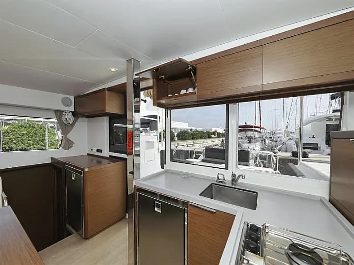Lagoon 40 in Sukošan / D-Marin Dalmacija Marina - Photo 4