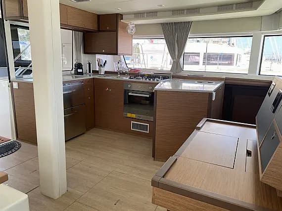 Lagoon 52F in Sicily / Furnari / Marina Portorosa - Photo 3