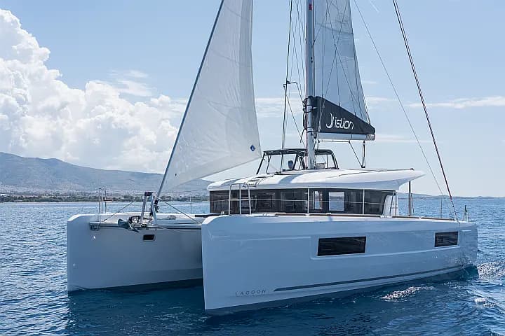 Lagoon 40 in Rhodes New Marina - Photo 3