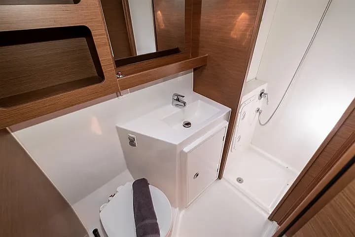 Lagoon 42 in Skiathos - Photo 4