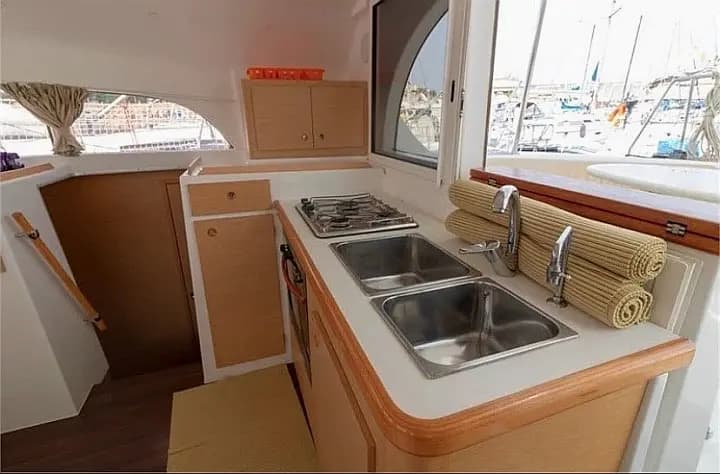 Lagoon 380 in Sicily / Marsala Marina - Photo 4