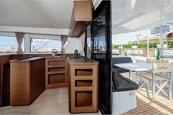 Lagoon 42 in Sicily / Capo d'Orlando Marina - Photo 2