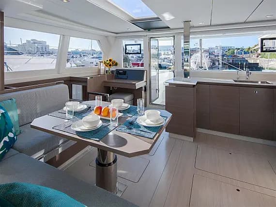 Leopard 42 in Marina Agana - Photo 3