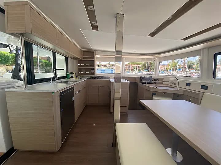 Lagoon 46 in Sicily / Furnari / Marina Portorosa - Photo 5