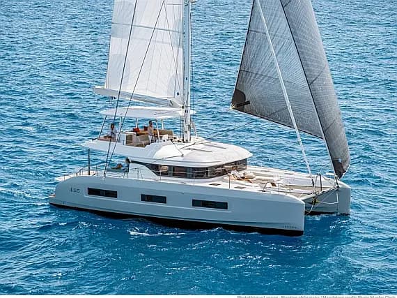Lagoon 55 in Sicily / Castellammare del Golfo / Porto di Castellammare del Golfo - Photo 1