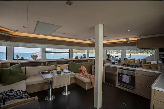 Lagoon 55 in Sicily / Castellammare del Golfo / Porto di Castellammare del Golfo - Photo 2