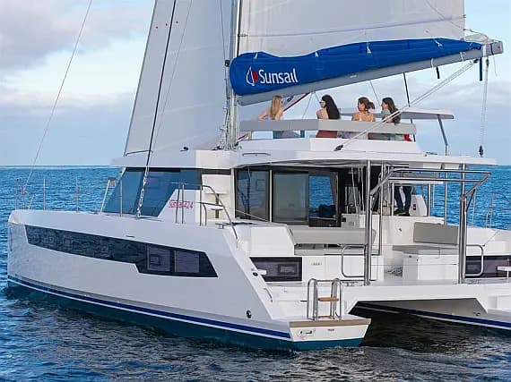 Sunsail 424 in Eden Island / Mahe, Victoria / Eden Island Marina - Photo 1