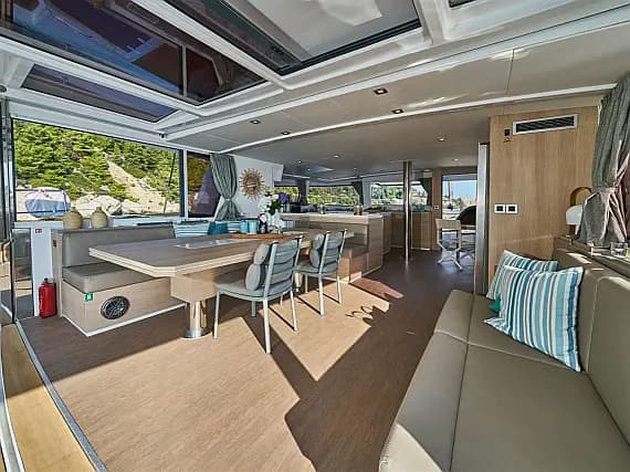 Bali 5.4 in Sardinia / Golfo Aranci / Mare Fun Charter & Marina - Photo 3