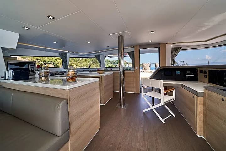 Bali 5.4 in Sardinia / Golfo Aranci / Mare Fun Charter & Marina - Photo 4