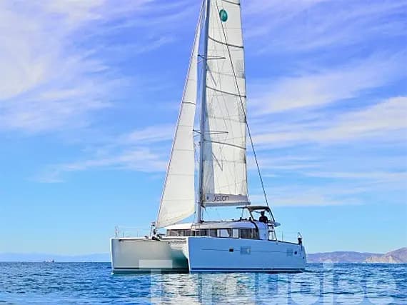 Lagoon 400 S2 in Lavrion Main Port - Photo 1