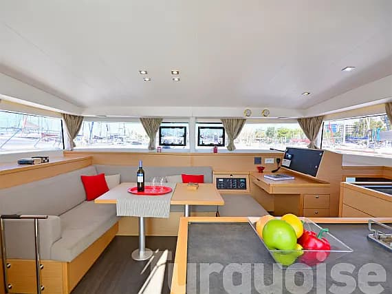 Lagoon 400 S2 in Lavrion Main Port - Photo 2