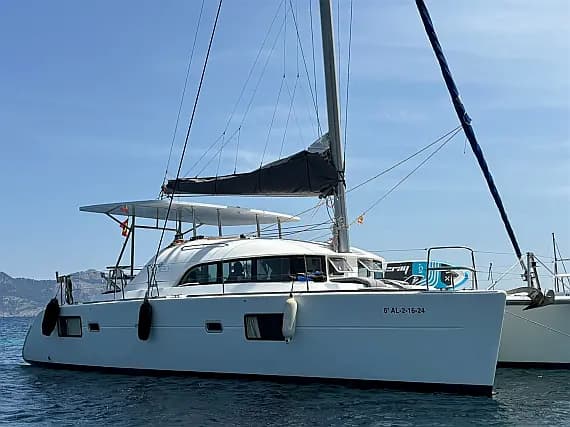 Lagoon 380 S2 in Ibiza / Marina Port Ibiza - Photo 1