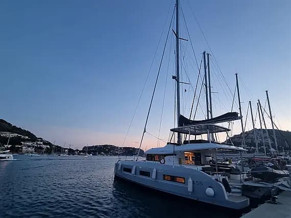 Lagoon 55 in Mallorca / Palma de Mallorca / Marina Naviera Balear - image 1