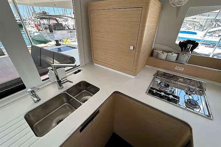 Astréa 42 in Salerno / Marina d'Arechi - Photo 3