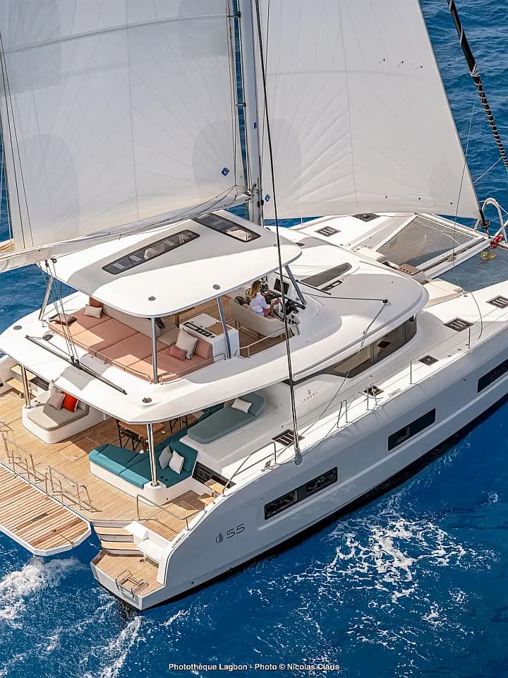 Lagoon 55 in Ibiza / Santa Eulària des Riu / Marina Santa Eulalia - Photo 4