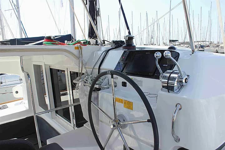 Lagoon 40 in Athens / Alimos Marina - Photo 5