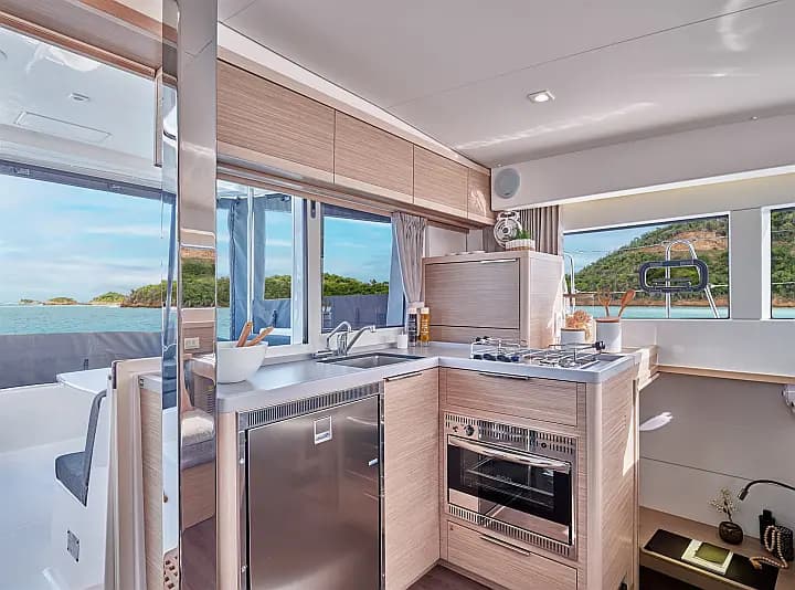 Lagoon 40 in Kaštel Gomilica / Marina Kaštela - Photo 4