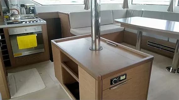 Lagoon 50 in Eden Island / Mahe, Victoria / Eden Island Marina - Photo 2