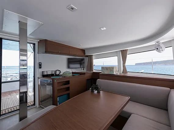 Lagoon 42 in Ibiza / Sant Antoni de Portmany Port - Photo 2