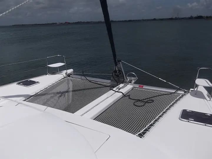 Lagoon 380 in Cienfuegos / Marina Cienfuegos - Photo 5