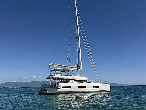 Lagoon 60 in Sardinia / Portisco / Cala dei Sardi - Photo 1