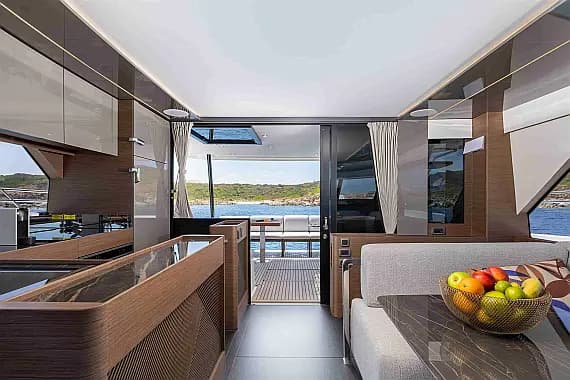 Prestige M48 in Sardinia / Portisco / Cala dei Sardi - Photo 3