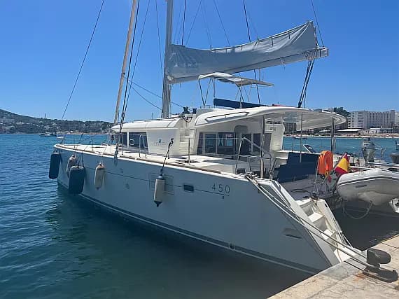 Lagoon 450 Fly in Ibiza / Sant Antoni de Portmany Port - Photo 1