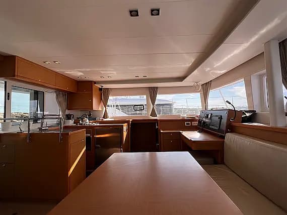Lagoon 450 Fly in Ibiza / Sant Antoni de Portmany Port - Photo 3