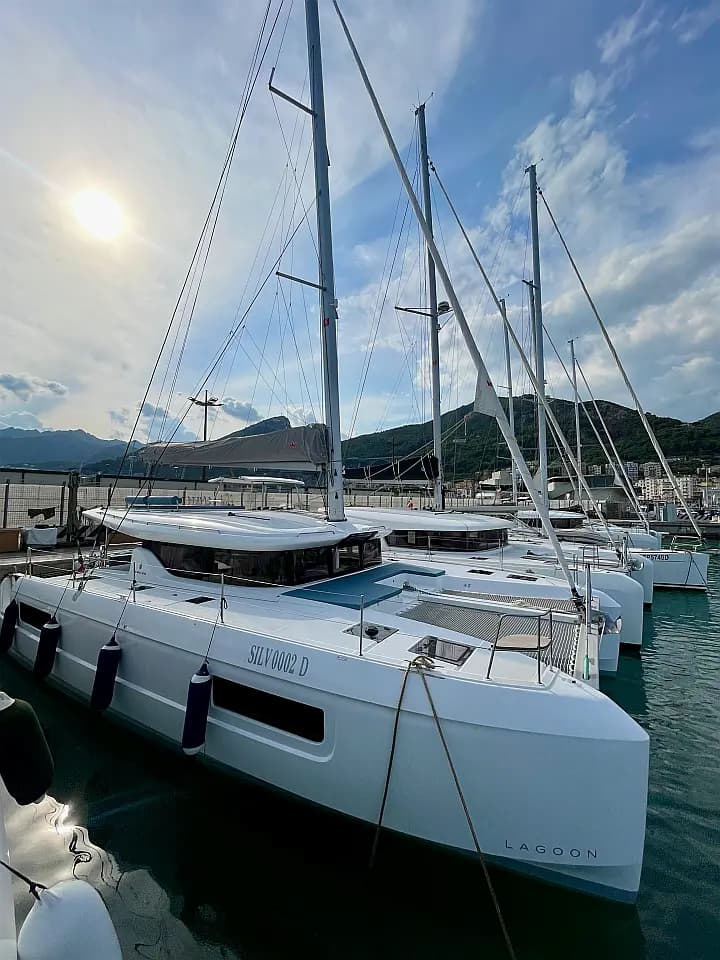 Lagoon 43 in Salerno - Photo 5