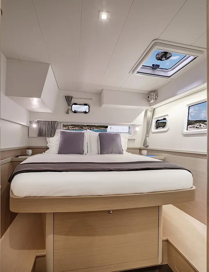 Lagoon 42 in Paros port - Photo 4