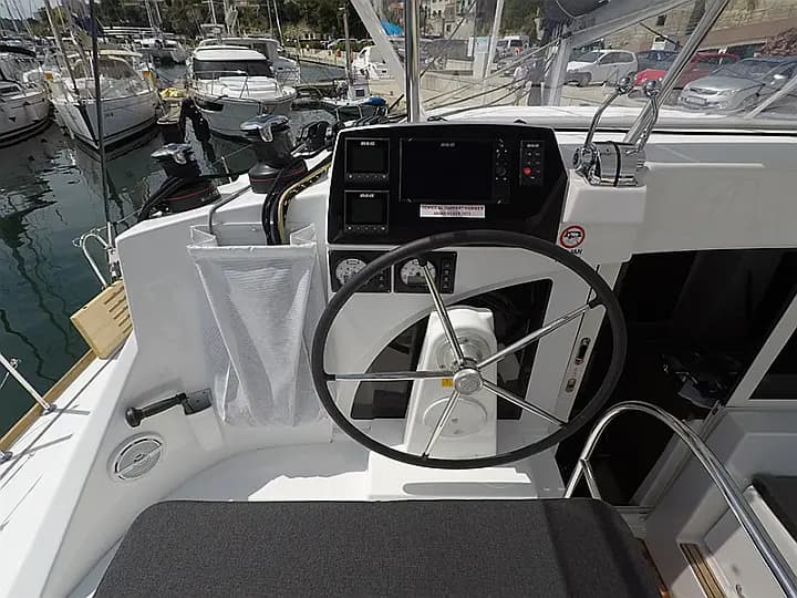 Lagoon 380 in Šibenik / D-Marin Marina Mandalina - Photo 4
