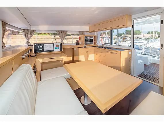 Lagoon 400 S2 in Sicily / Furnari / Marina Portorosa - Photo 2