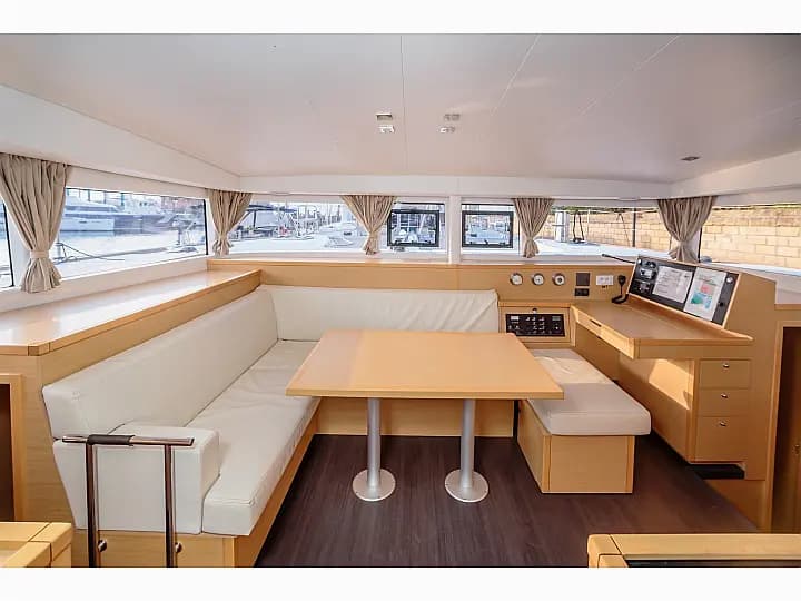 Lagoon 400 S2 in Sicily / Furnari / Marina Portorosa - Photo 5