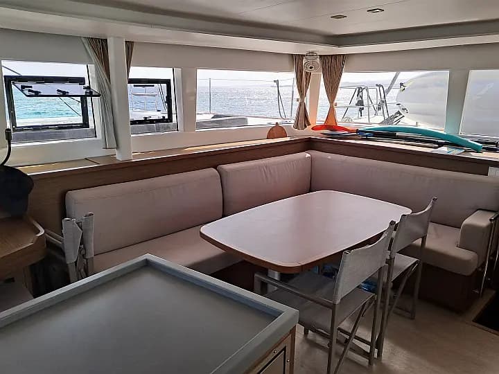 Lagoon 450 Fly in Sardinia / Golfo Aranci / Mare Fun Charter & Marina - Photo 3