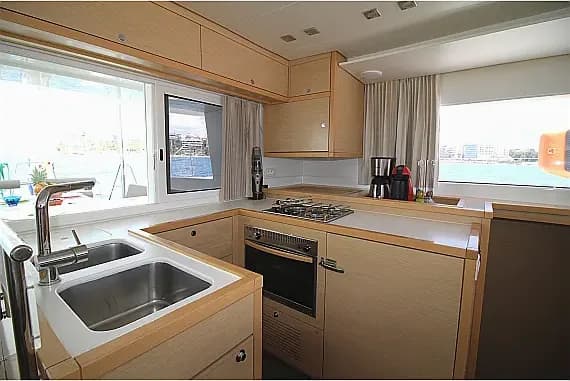Lagoon 450 Fly in Athens / Alimos Marina - Photo 2