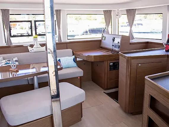 Lagoon 42 in Eden Island / Mahe, Victoria / Eden Island Marina - Photo 2