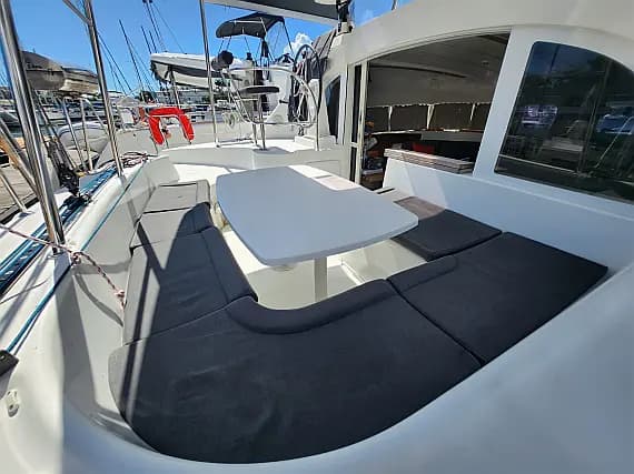 Lagoon 380 in Eden Island / Mahe, Victoria / Eden Island Marina - Photo 3