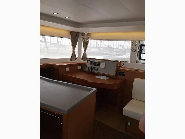 Lagoon 450 in Athens / Alimos Marina - Photo 3