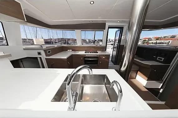 Bali 4.2 in Cannes / IGY Vieux-Port de Cannes - Photo 2