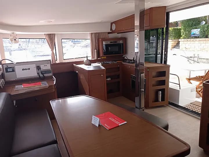 Lagoon 42 in Sicily / Palermo / Marina Villa Igiea - Photo 4