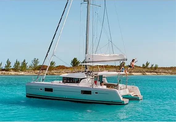 Lagoon 42 in Eden Island / Mahe, Victoria / Eden Island Marina - image 1
